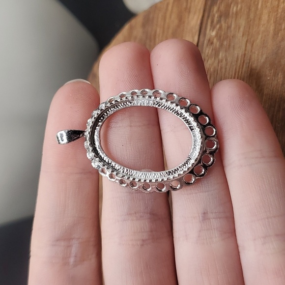 Openwork frame pendant‎ - Picture 1 of 1